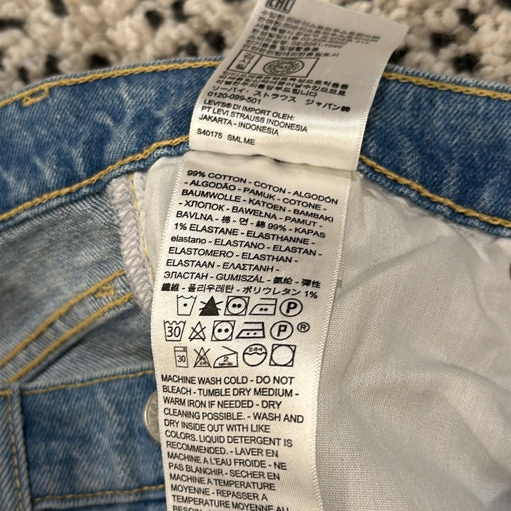 Levi's Ribcage Shorts - Picture 5 of 7